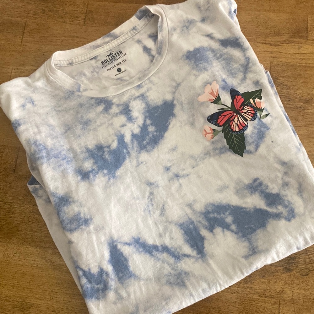 Hollister tee